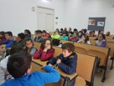 Fillets i filletes de 4t de primria del CEIP Maria Llusa Serra de Ma visiten la Seu universitria de Menorca 